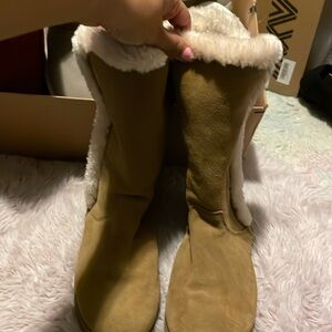 Genuine suede brown size 10 fur boots